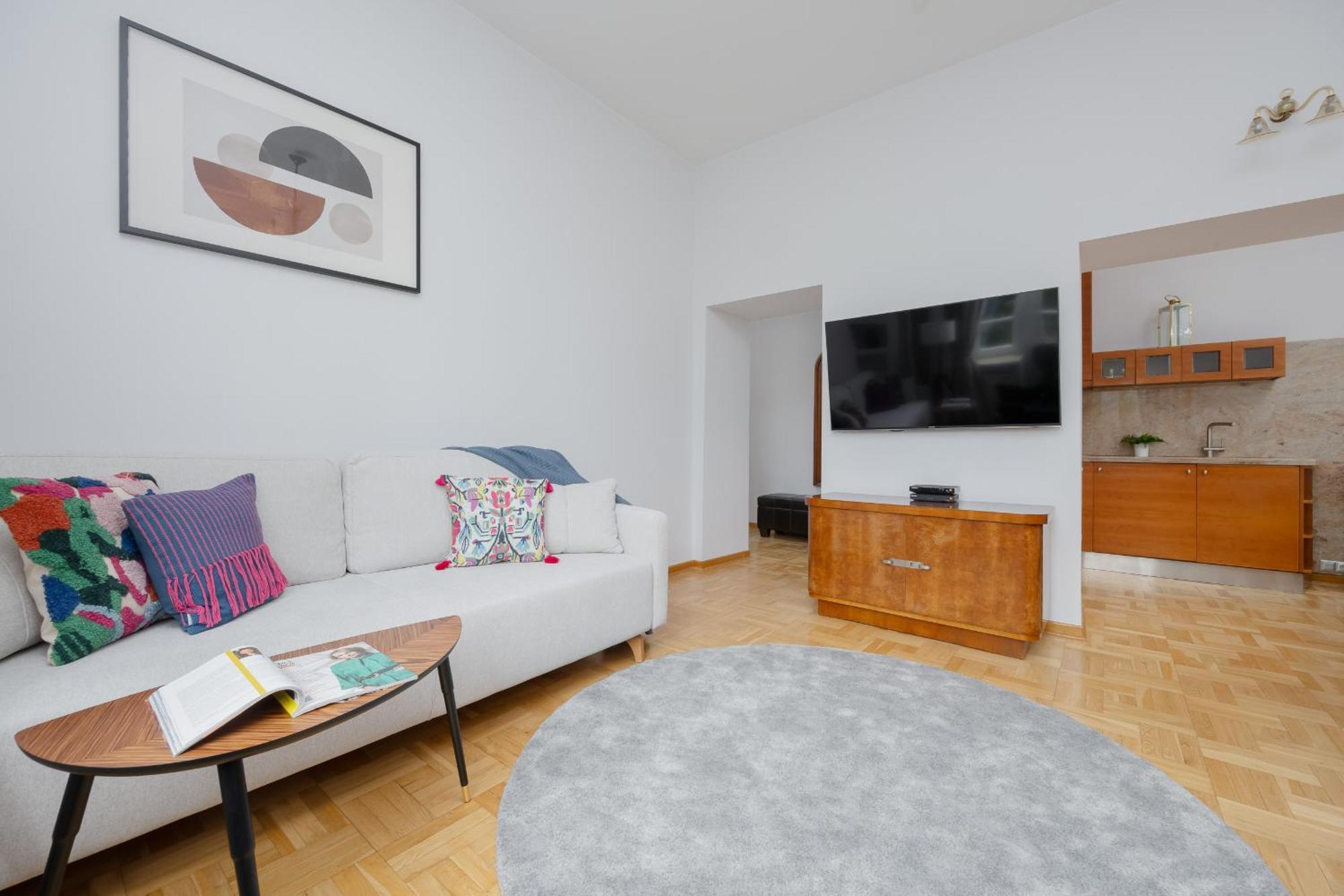 Elegant Filtry With Parking In By Renters Apartment *